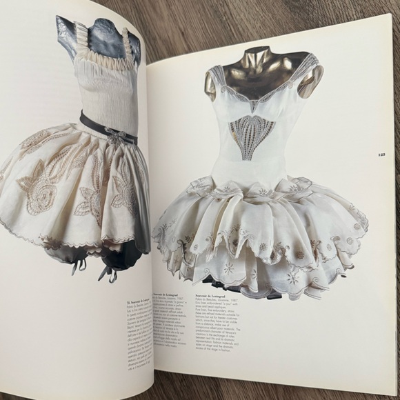 Gianni Versace Softcover Book by Leonardo Arte, 
English/Italian Edition - Picture 6 of 14